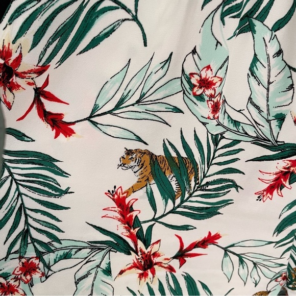 TIGER Print Jumpsuit In A Light And Breezy
Fabric, Elastic Waist, Pockets Size L - Picture 13 of 15